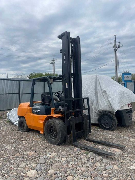 Продается вилочный погрузчик автокара 5 тон