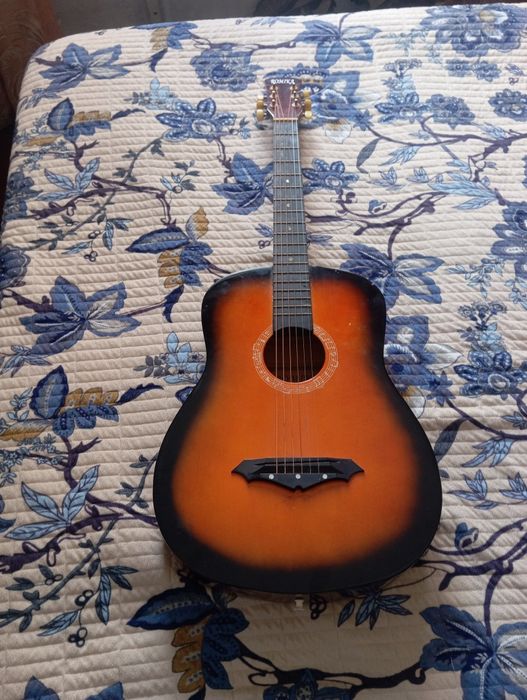 Продам гитару нужны деньги