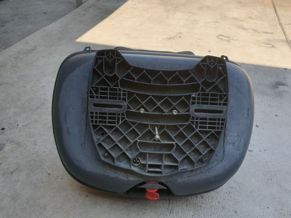 Багажен куфар 50л GIVI