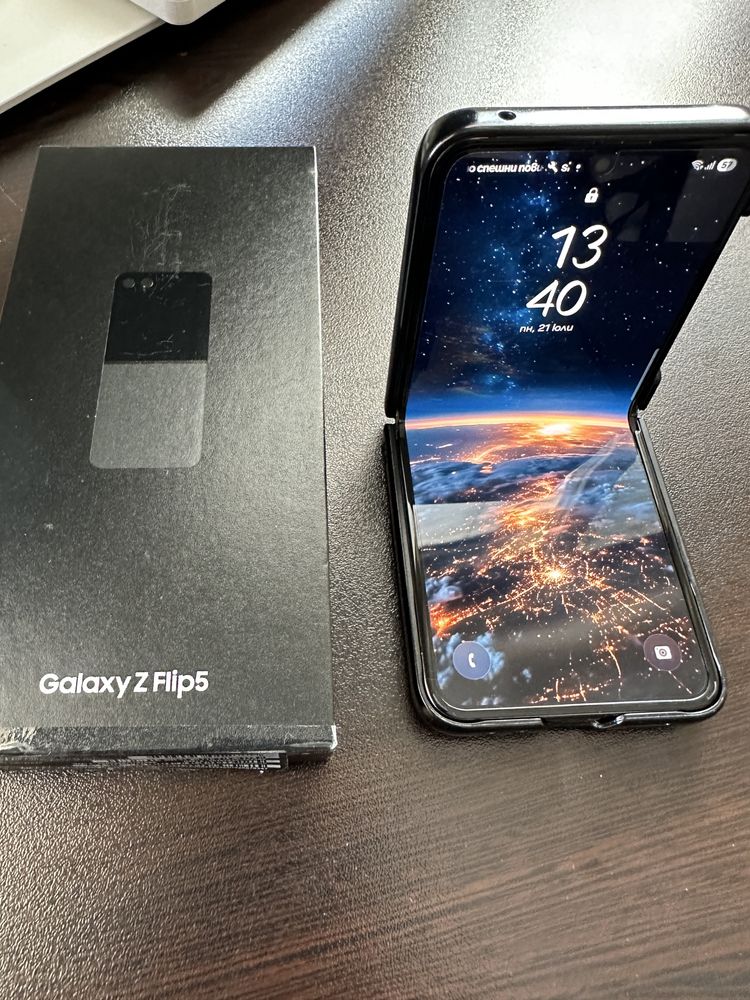 Samsung Galaxy Z Flip5, 8GB RAM, 256GB, Graphite КАТО НОВ! В Гаранция!
