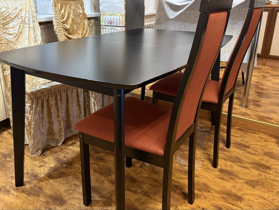 Гостевой стол со стульями