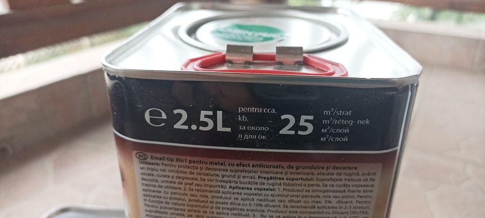 Vopsea Oskar direct pe rugină verde închis
