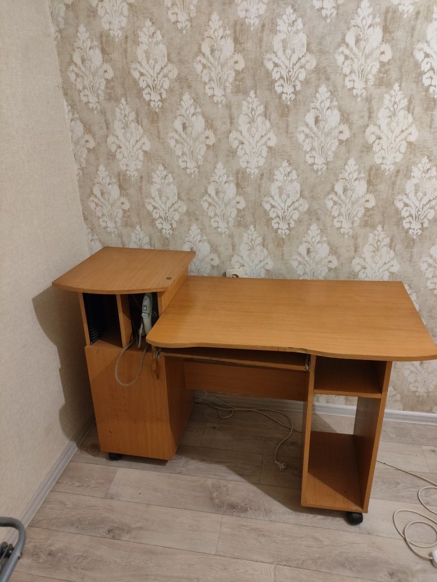 Стол компьютерный