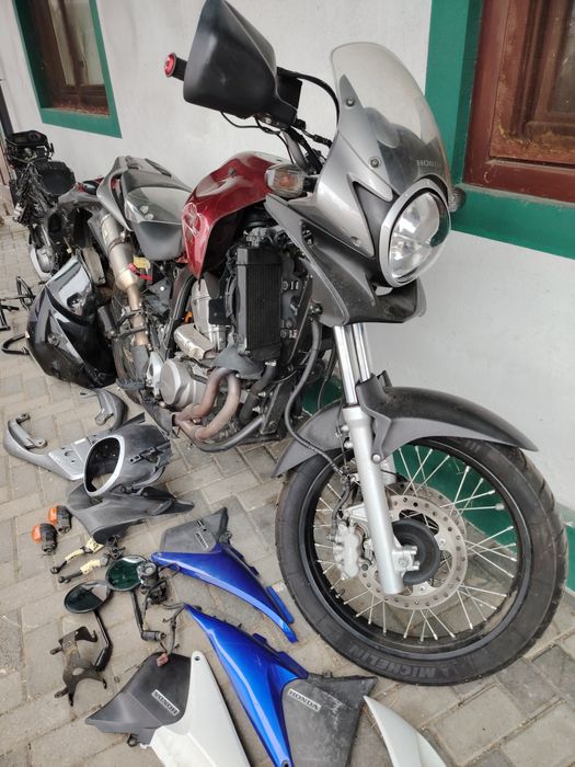 Dezmembrez Honda Transalp 700