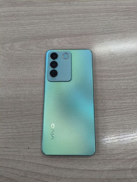 Продам Vivo v27e