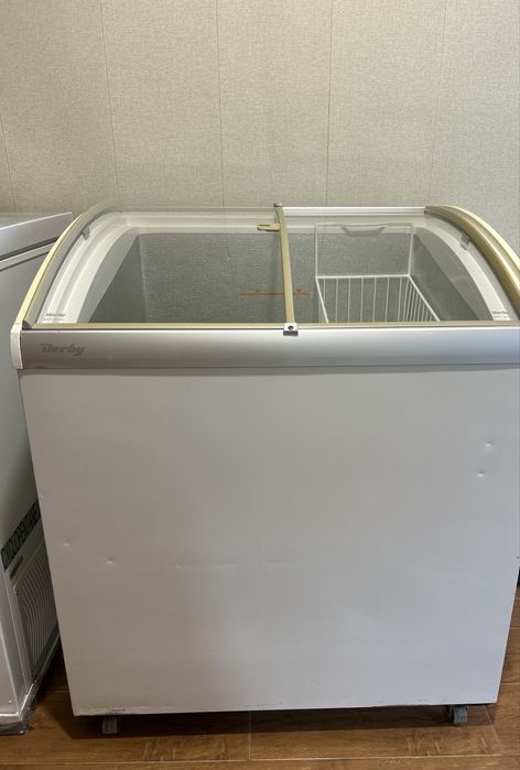 Витринный холодильник