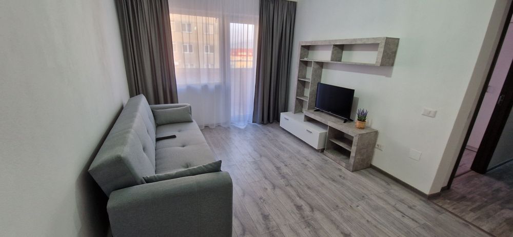 Închiriez apartament 3 camere
