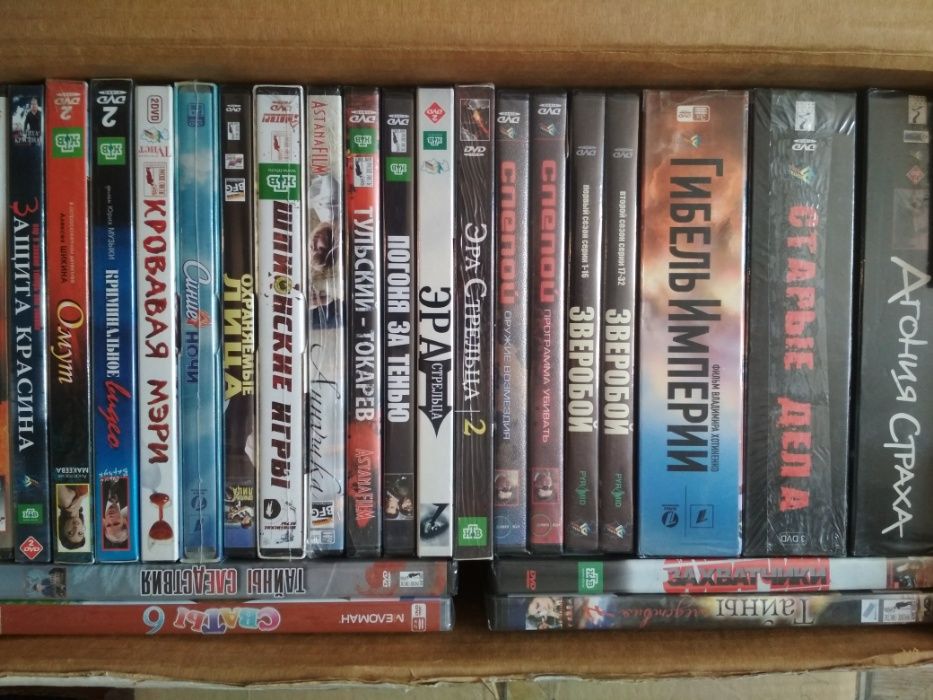 DVD диски новые,в упаковке,с российскими сериалами,покупал в Меломане