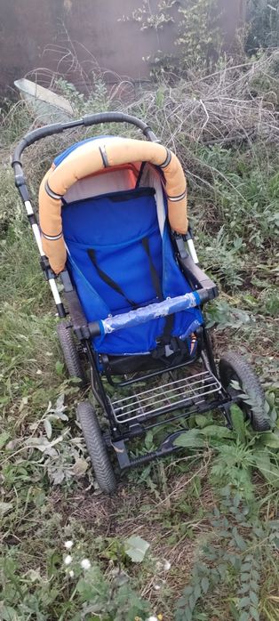 Продам детские коляские по 10 тыс.. И стульчик для кормление по 7 тыс.