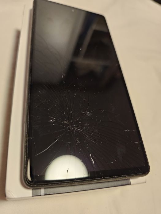 Google pixel 6 - счупен дисплей