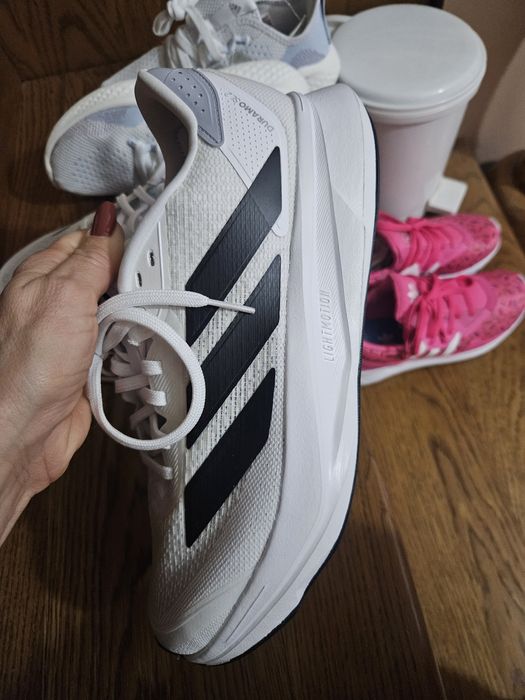 Adidași Adidas noi masura 42,5