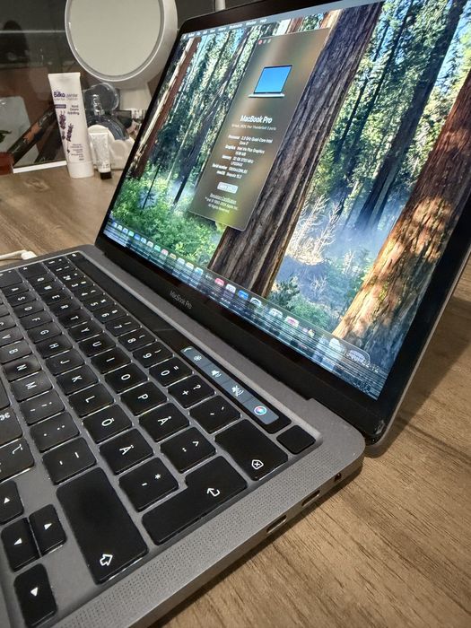 Macbook Pro 13 A2251 2020 (дефект екран) i7 4.1ghz 32 RAM 512GB SSD