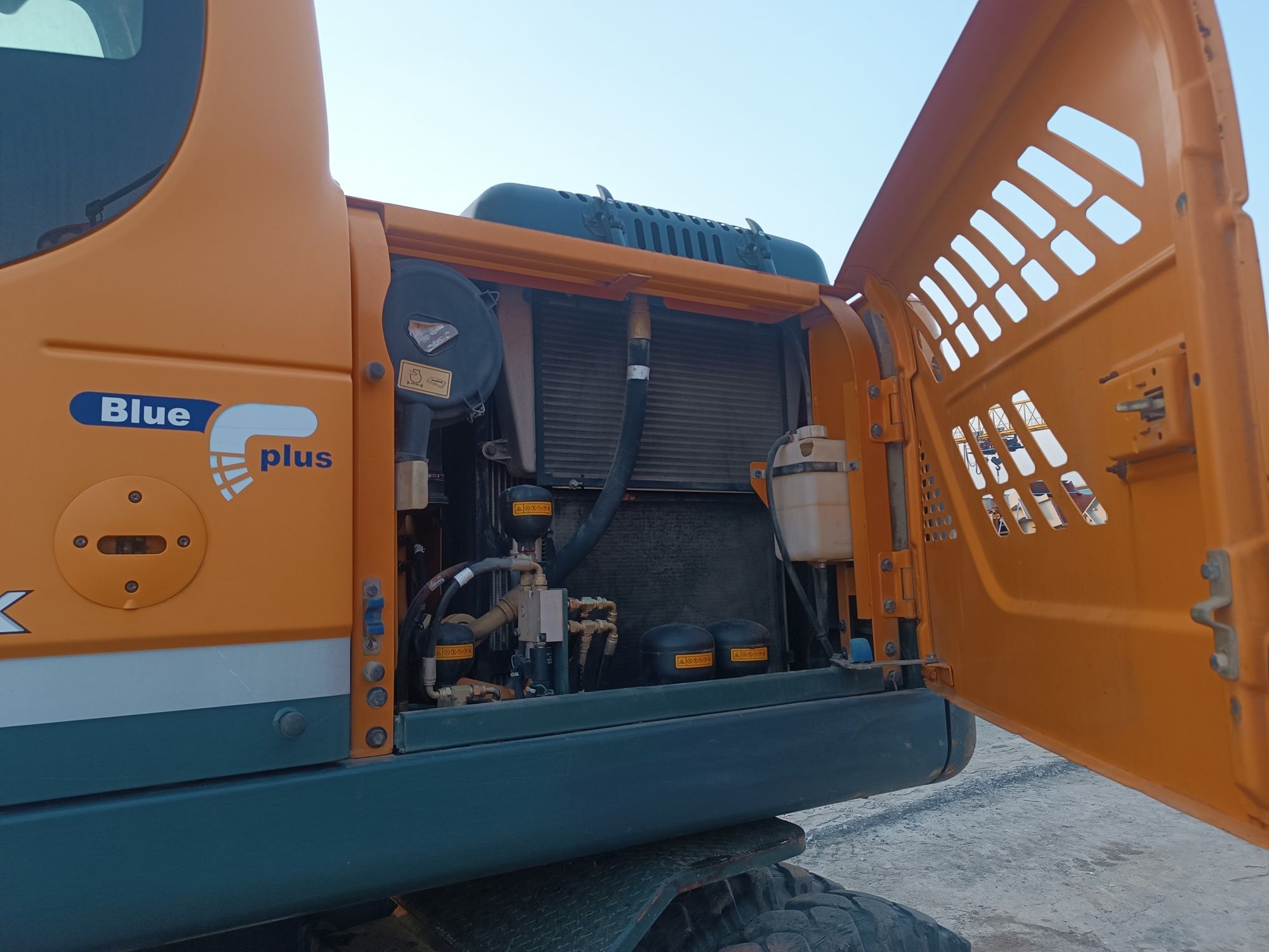 Ekiskavator Hyundai 140w
