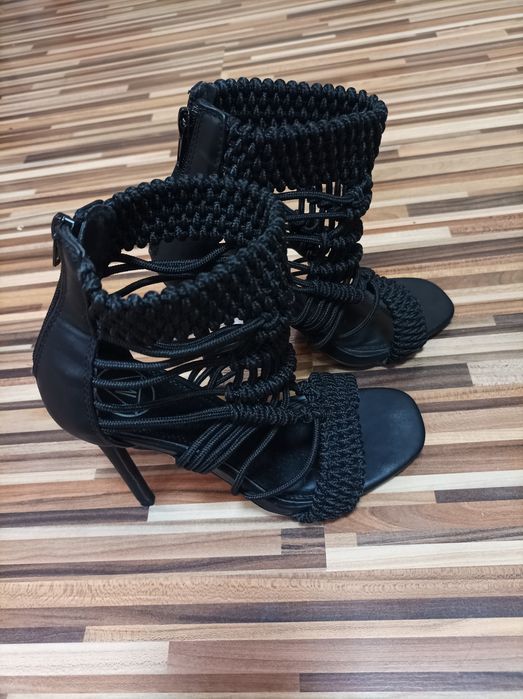 Обувки висок ток