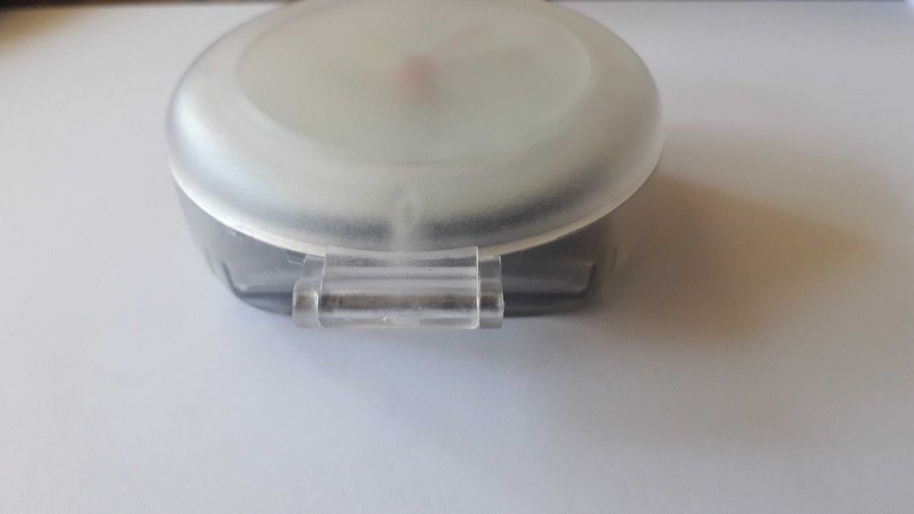 часовник будилник кварцов за маса и път уникален и красив