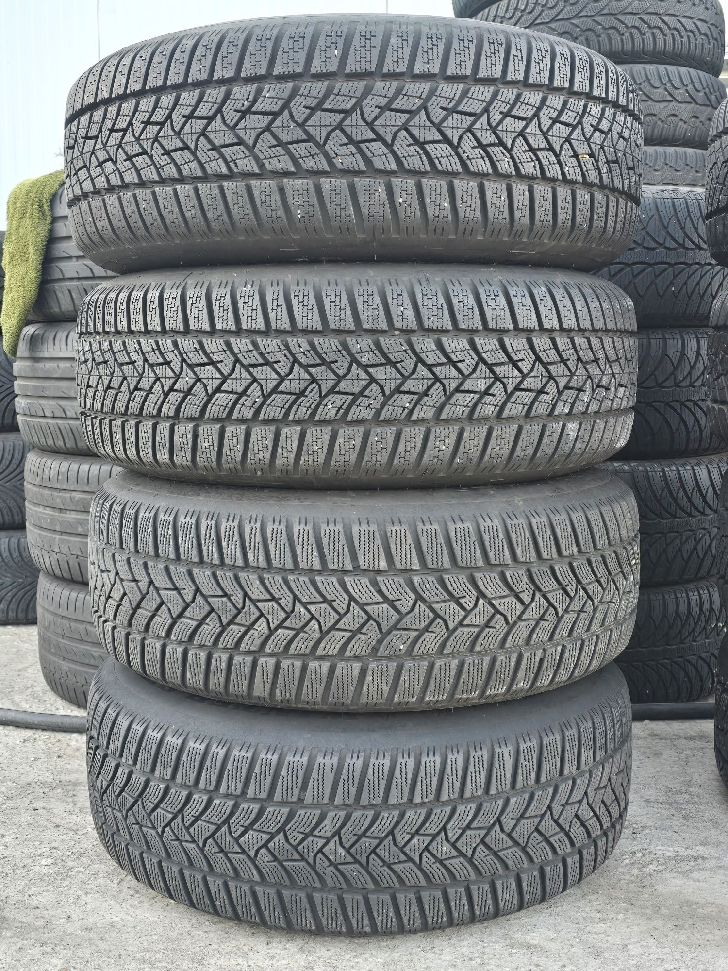 4 Броя 215/65/16 Dunlop 2x9mm 2x6,8mm