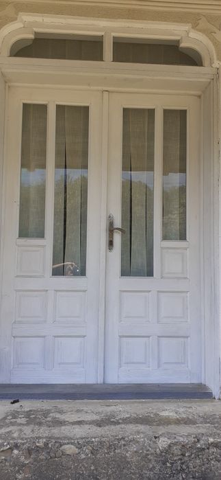 Vand fereastra din lemn de brad