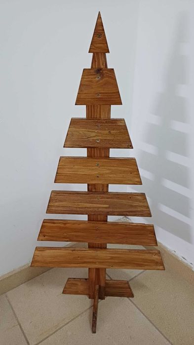 Ръчна изработка дървена елха