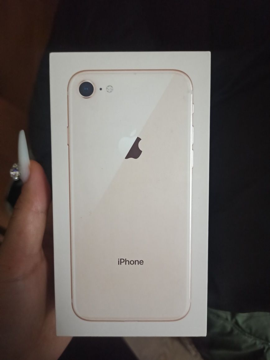 iPhone 8 Gold  / 64гб