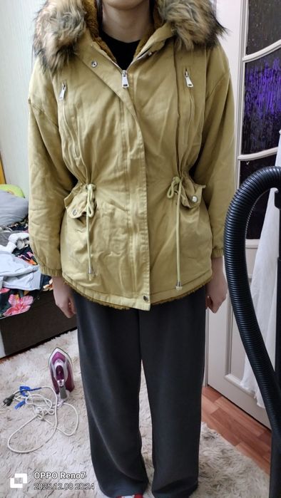 Продаю парку женскую