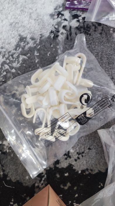 Крючки на вешалки