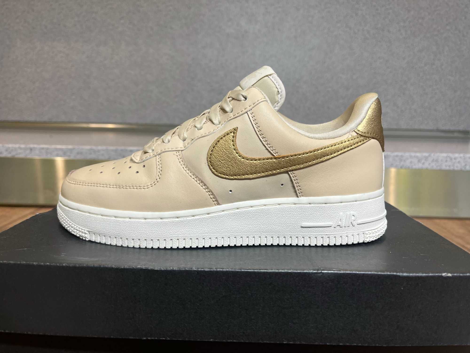 ОРИГИНАЛНИ *** Nike Air Force 1 Low '07 Sanddrift Metallic Gold