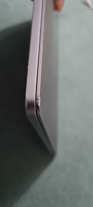 2019 MacBook Pro 15" i7 2.6GHz 32GB RAM 1Tb R560X Touchbar defect