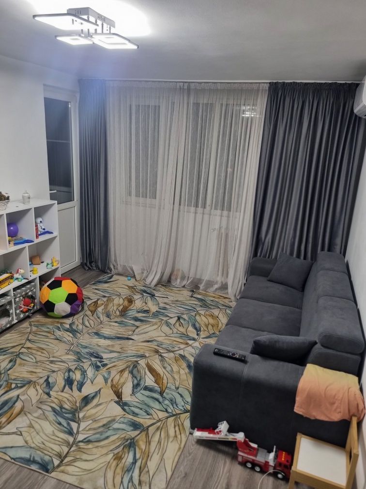 Apartament 2 camere,Obregia,zonă bună, cu loc de parcare inclus