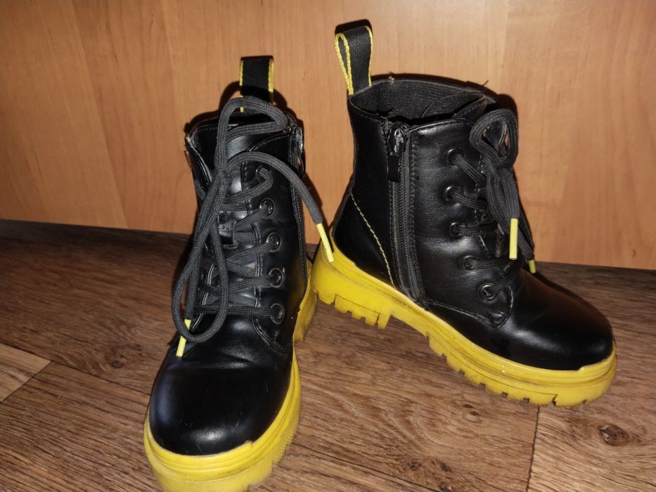 Продам детские весенние ботиночки!