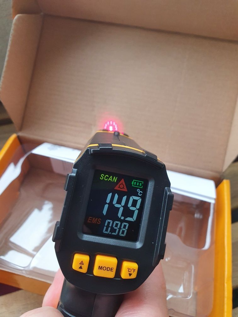Termometru cu infraroșu Smart cu ecran LCD color NOU