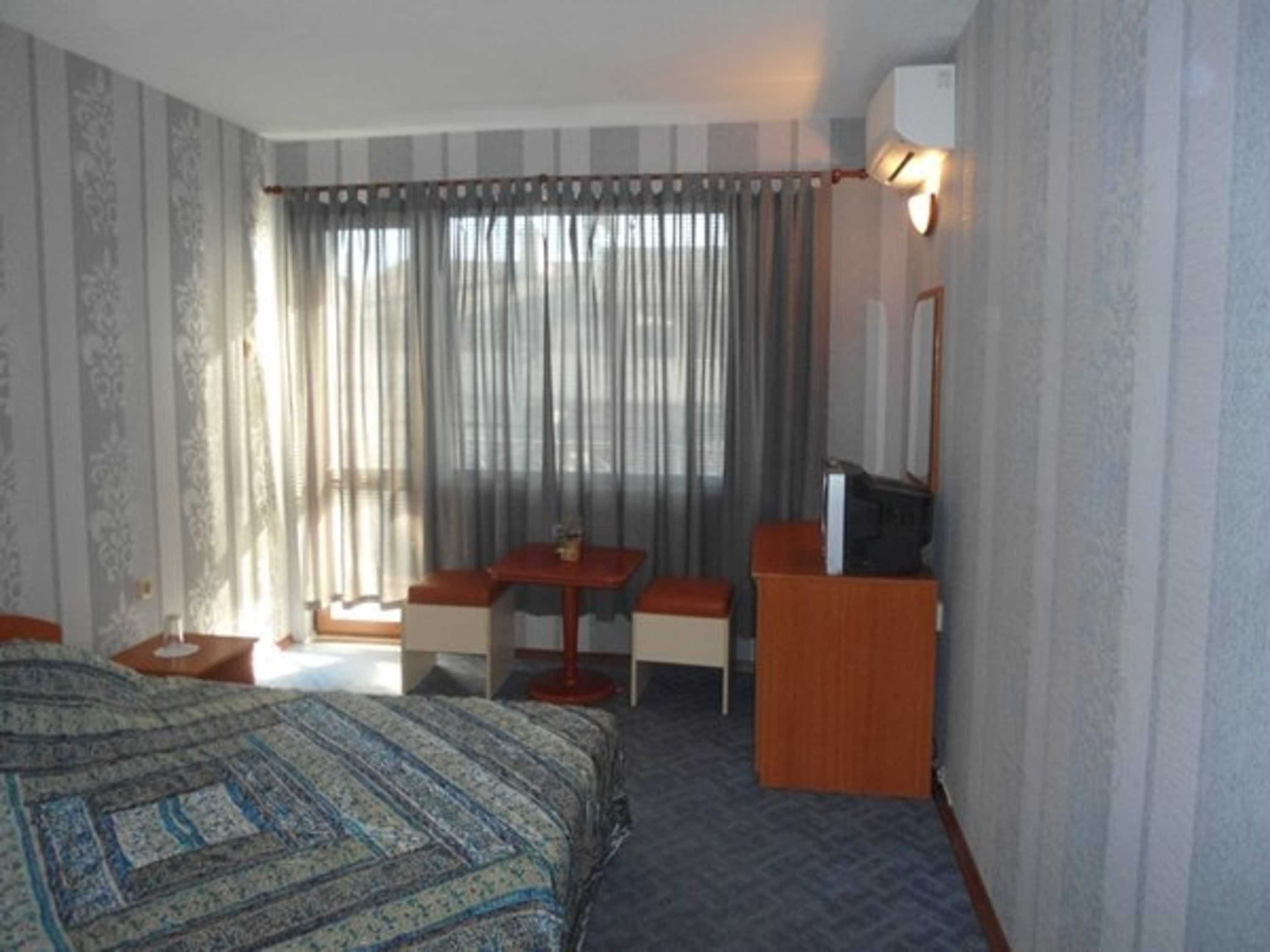 Дългосрочно стая хотелски тип  Варна до к.к."Константин и Елена"