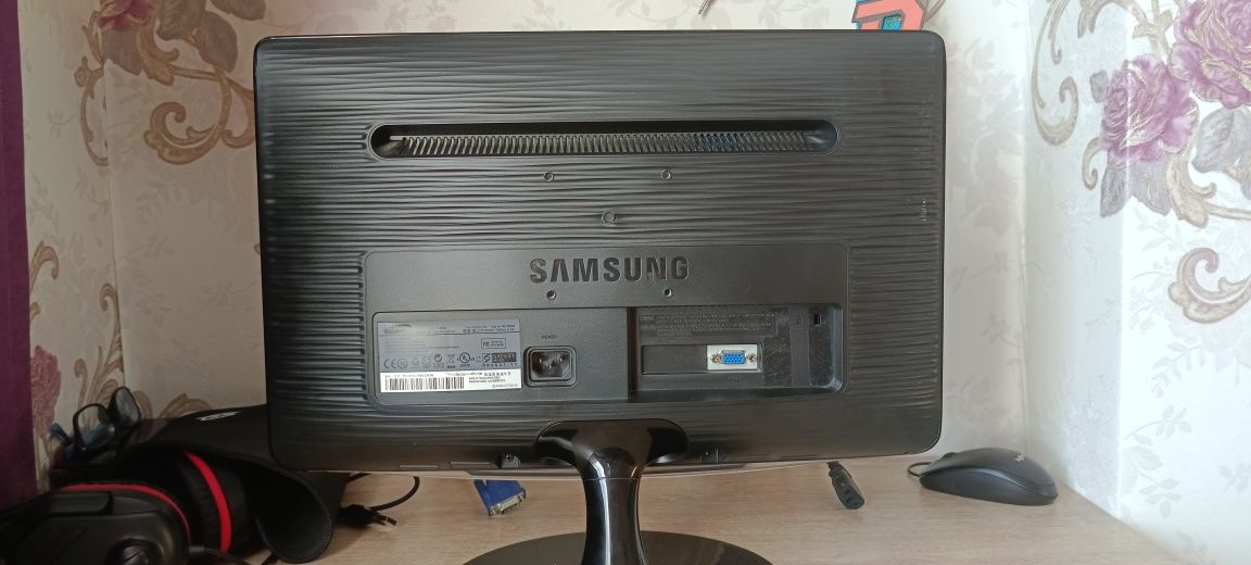 монитор Samsung Syncmaster B1930