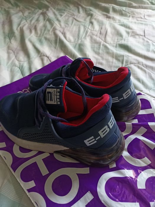 Продам кроссовки. 39 размер.