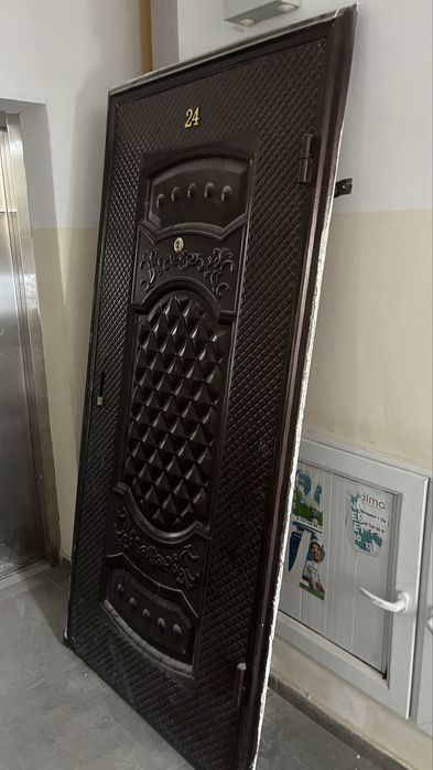 Темір есік және пластикалық есік терезе  сатылады.