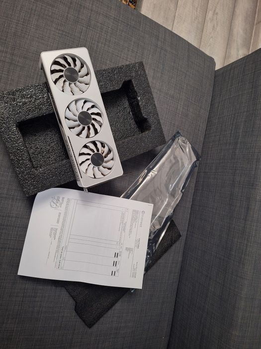 Placă video Nvidia RTX 3070 Gigabyte VISION OC