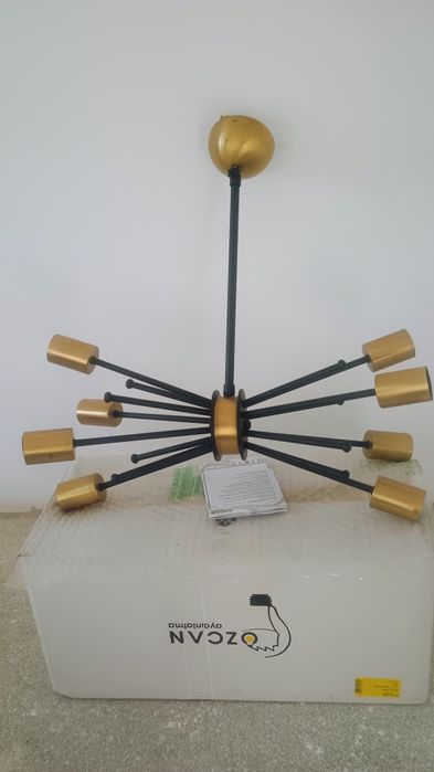 Lustra pe tija, noua, moderna.