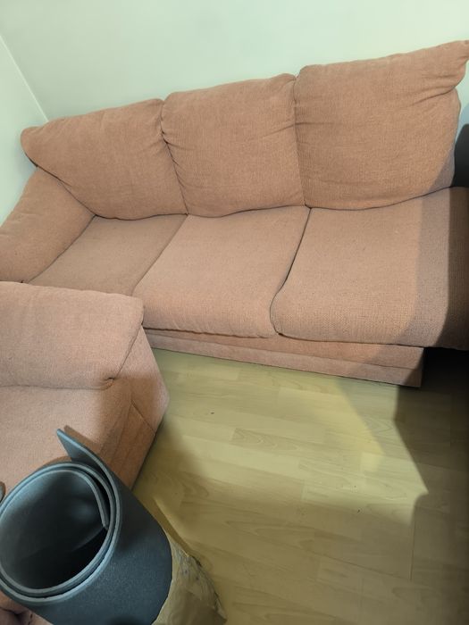 Диван безплатно много е запазен.