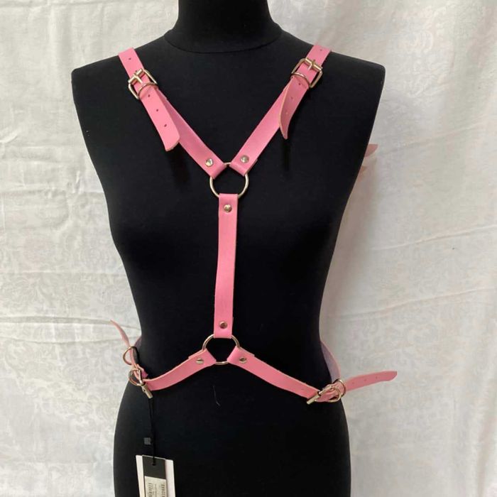 Кожен колан харнес нашийник, халки и катарами, сексуално облекло,
