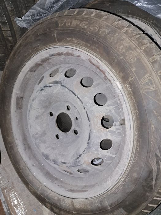 Jenti tabla +anvelope noi "Firstone" potrivite la Dacia logan,renault