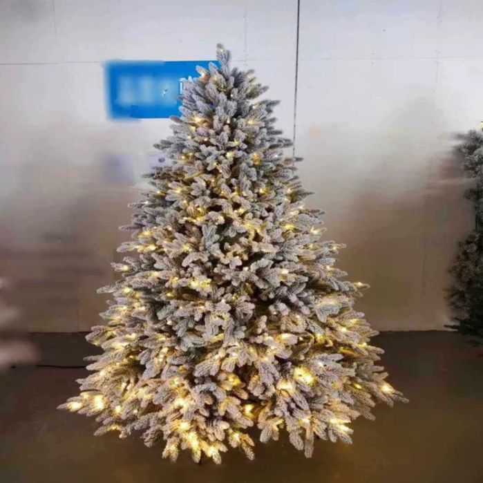 Коледна елха с вградени лампички по връхчетата-размери