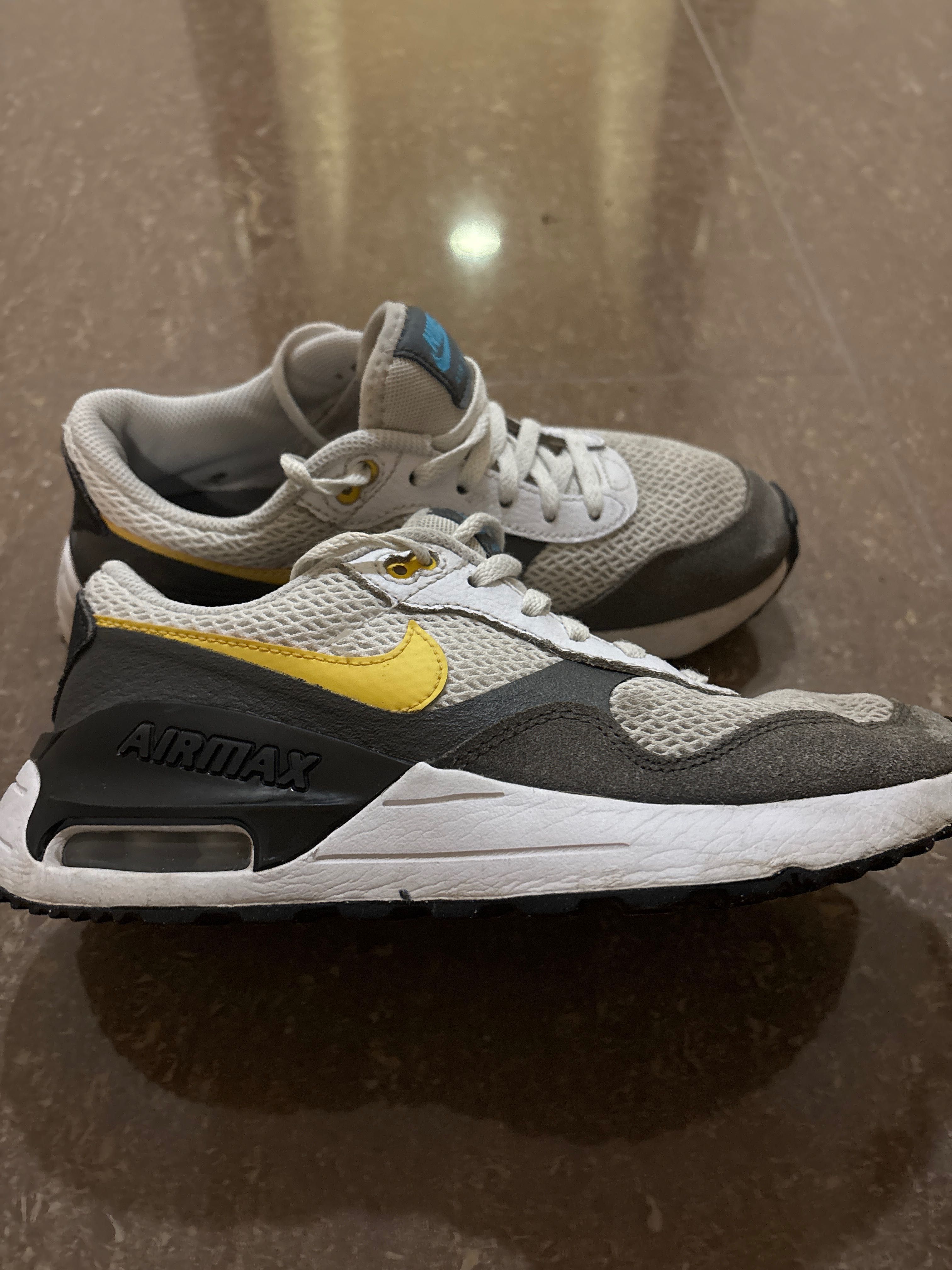 Продават се  4 чифта Nike обувки в отлично състояние!