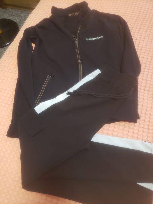 Дамски спортен комплект размер м