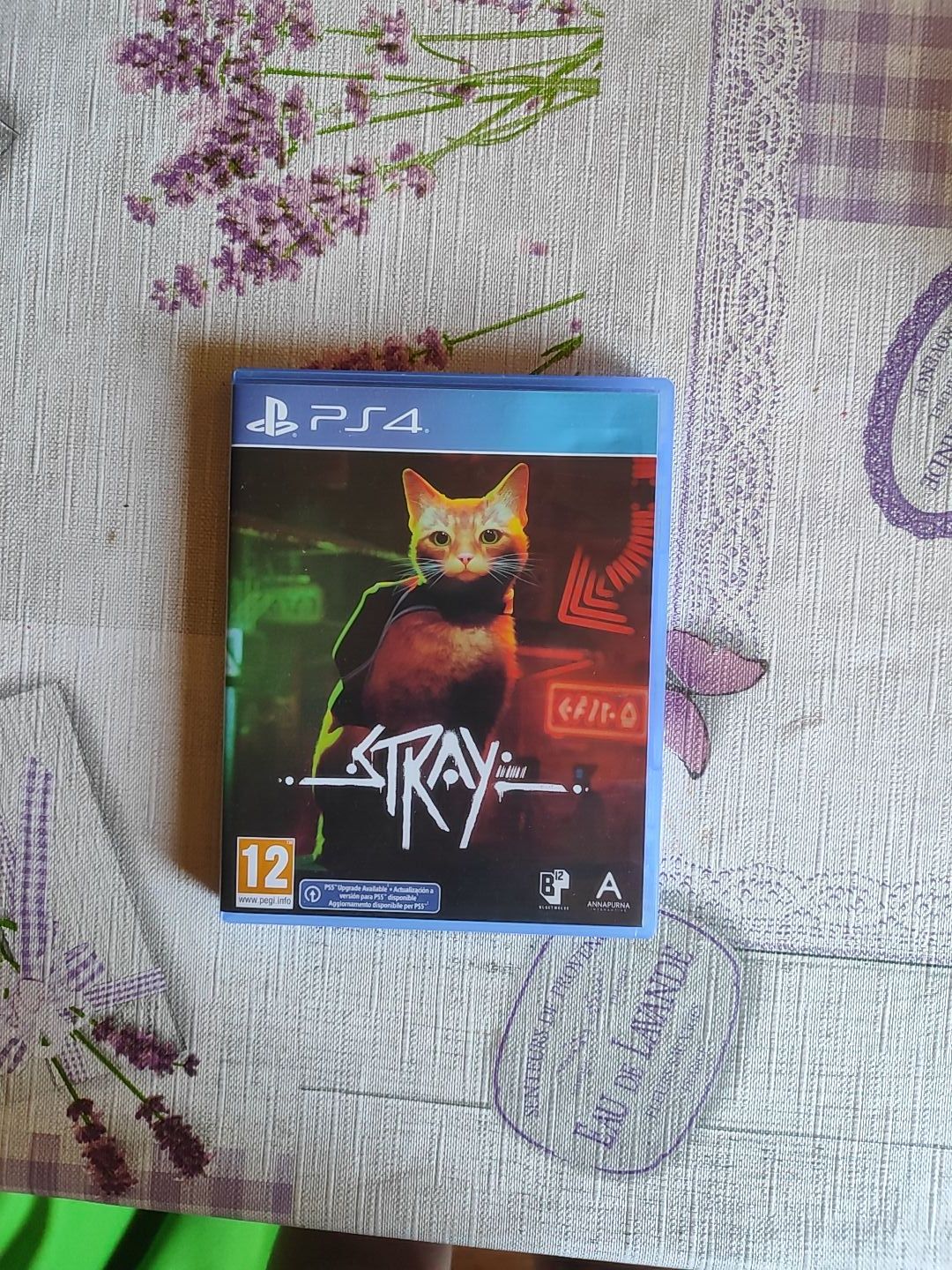 Продавам игра за PS4 Stray