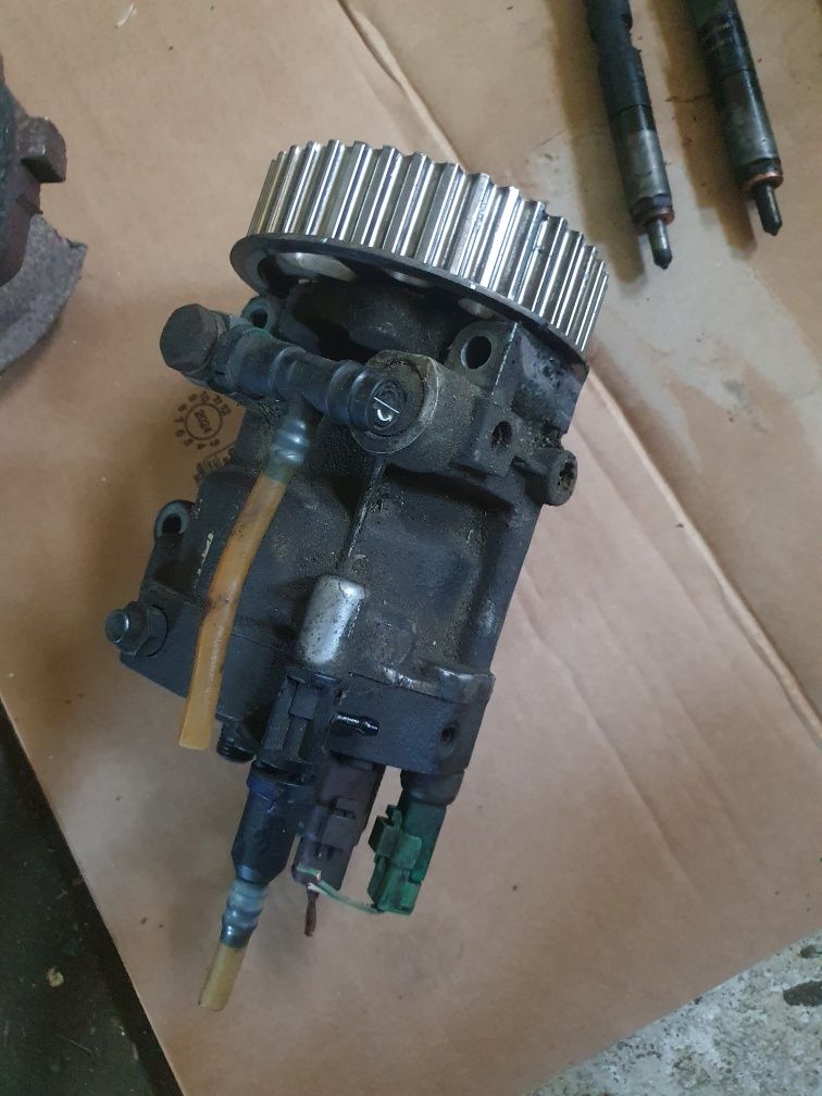 Injectoare / pompa injectie renault clio megane dacia logan 1.5 dci