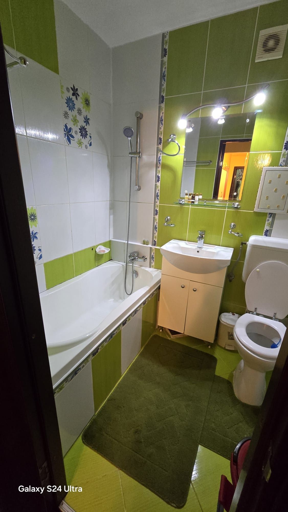 Închiriez apartament 2 camere decomandat