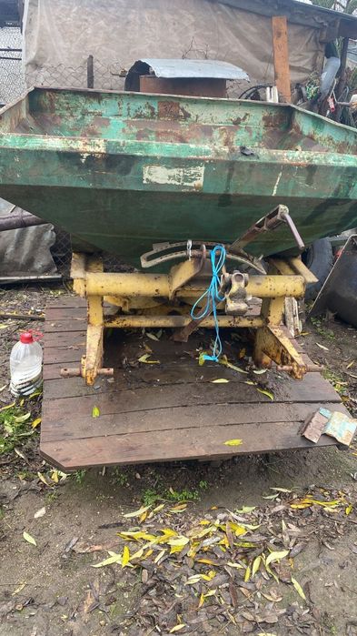 Vând Distribuitor Ingraseminte