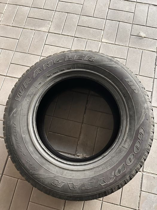 Продам б/у шины 265/65 R17
