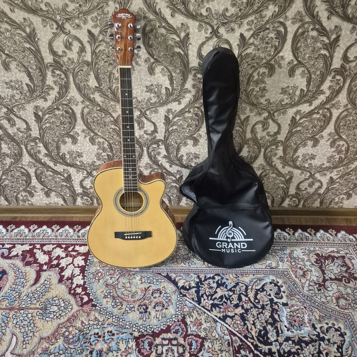 Гитара музыкальная.