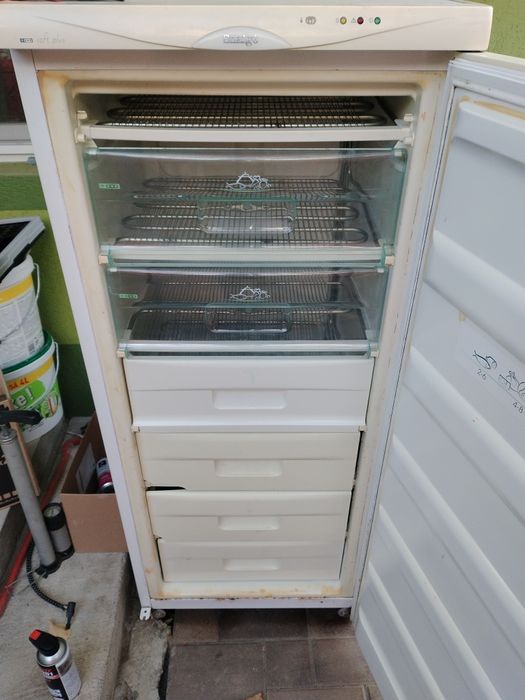 Congelator Sneige vertical cu sertare