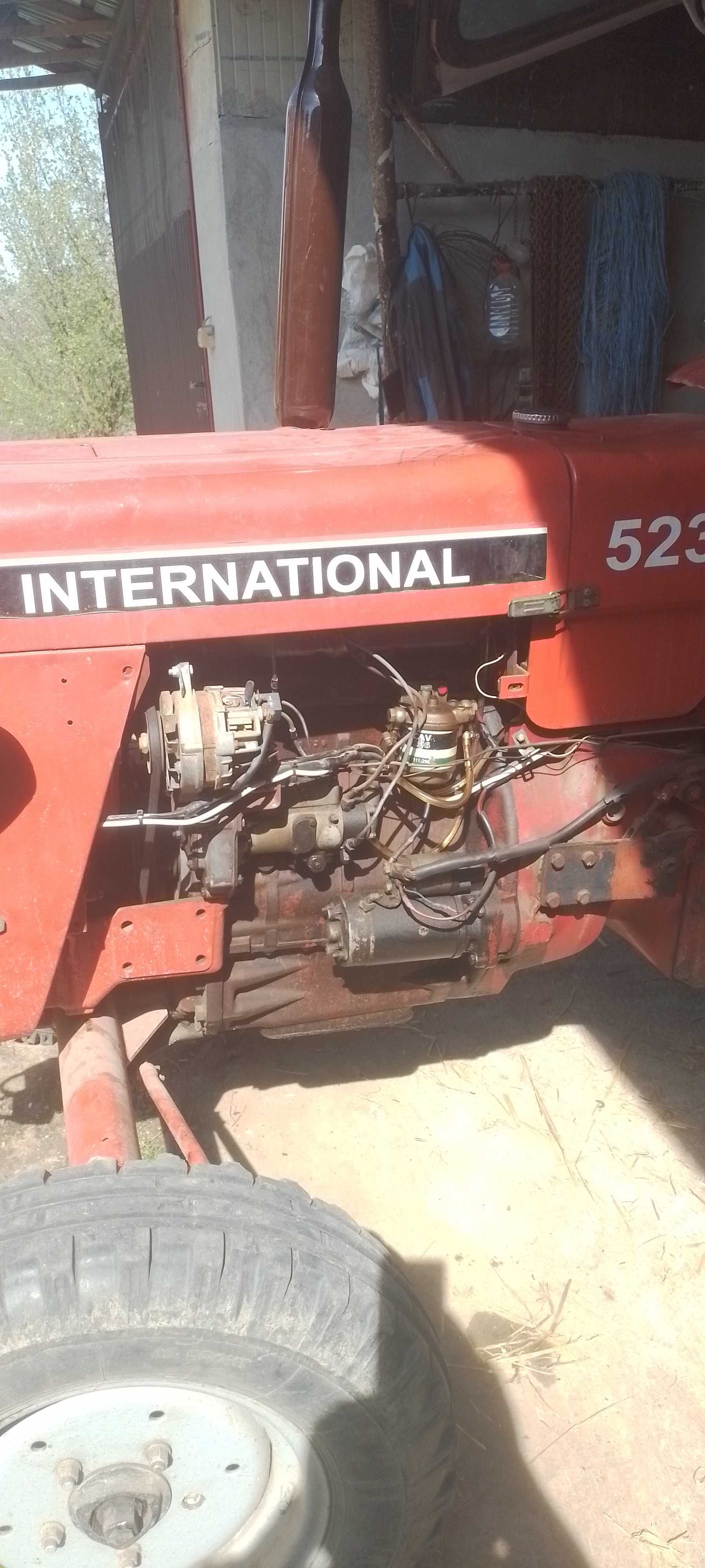 Vand tractor international 523 de 52 cp in stare buna cu carte rar ro